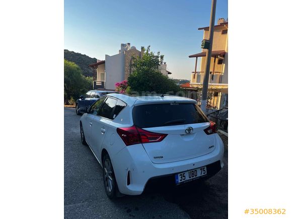 İLK SAHİBİNDEN Toyota Auris 1.4 D-4D Active Skypack 2015 cam tavan oto. Full  
