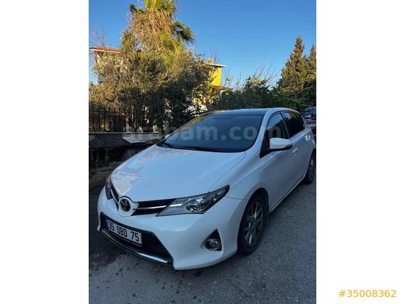 İLK SAHİBİNDEN Toyota Auris 1.4 D-4D Active Skypack 2015 cam tavan oto. Full  