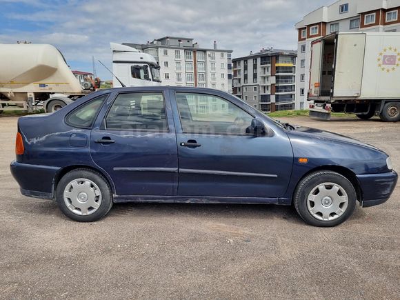 Memurdan Volkswagen Polo 1.6 Classic 1999 Model