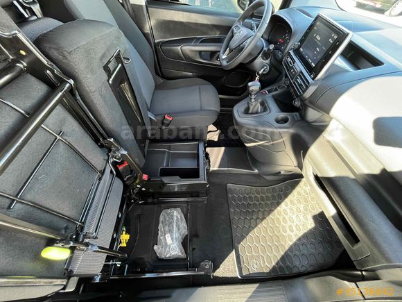SUR OTO-2 2022 OPEL COMBO 1.5 ELEGANCE XL