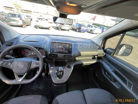 SUR OTO-2 2022 OPEL COMBO 1.5 ELEGANCE XL