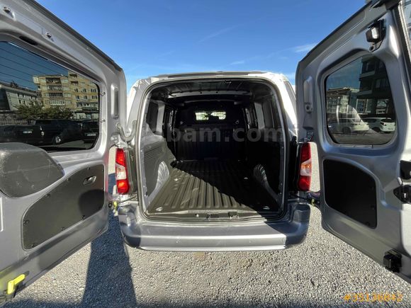 SUR OTO-2 2022 OPEL COMBO 1.5 ELEGANCE XL