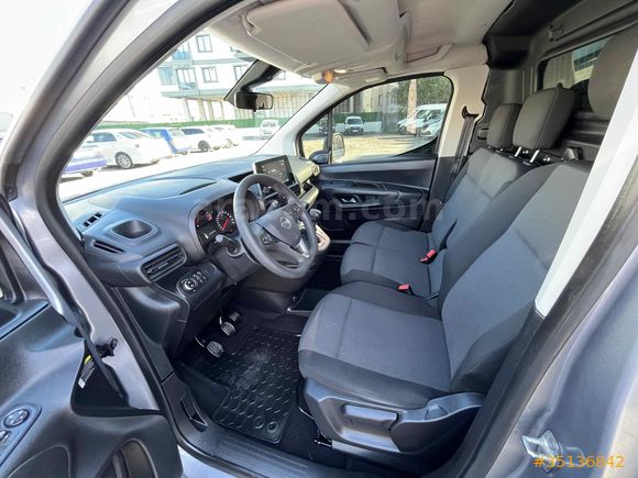 SUR OTO-2 2022 OPEL COMBO 1.5 ELEGANCE XL