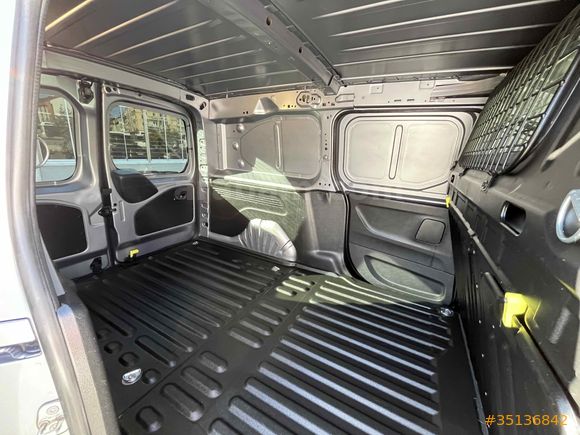 SUR OTO-2 2022 OPEL COMBO 1.5 ELEGANCE XL