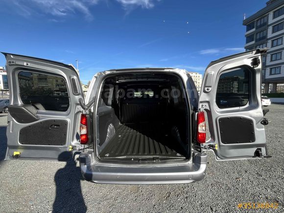 SUR OTO-2 2022 OPEL COMBO 1.5 ELEGANCE XL