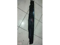 BM51-A01628-CC Ford Focus Ön Cam Izgarası Bagaliti (Çıkma)