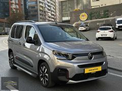 DERE MOTORS'DAN 2025 BERLINGO 1.5 XTR CAM TAVANLI FULL+FULLL