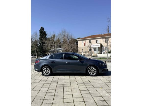 HATASIZ KUSURUZ TESLA EKRANLI MEGANE 4