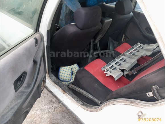 Galeriden Peugeot 405 Ankara tüm yedek parçaları  satılır