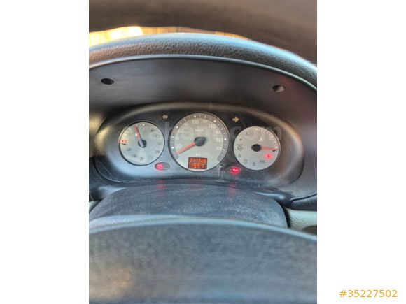 Memurdan hatasız boyasız düşük km clio