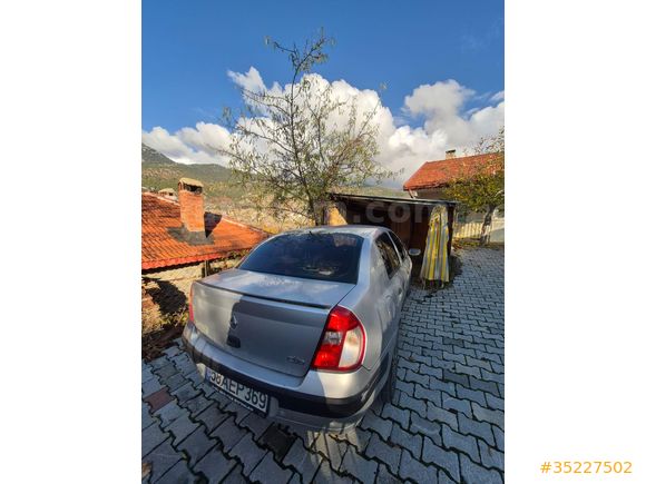 Memurdan hatasız boyasız düşük km clio