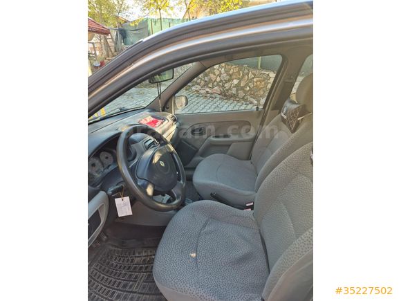 Memurdan hatasız boyasız düşük km clio