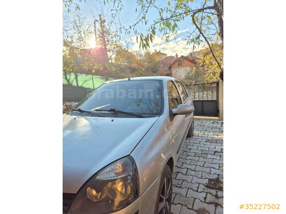 Memurdan hatasız boyasız düşük km clio