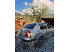 Memurdan hatasız boyasız düşük km clio