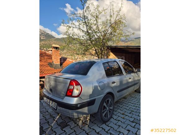 Memurdan hatasız boyasız düşük km clio