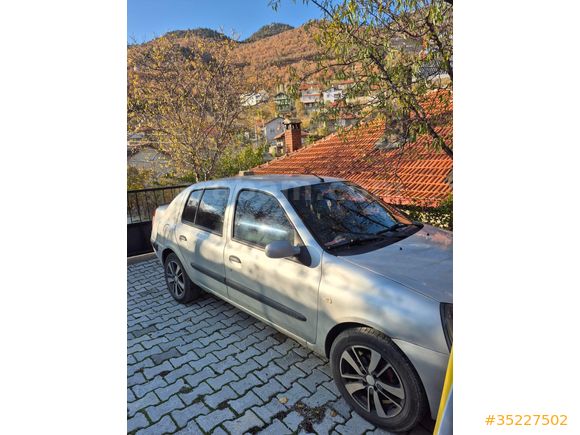 Memurdan hatasız boyasız düşük km clio