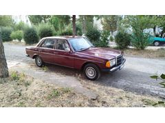 1977 Mercedes W123 240D