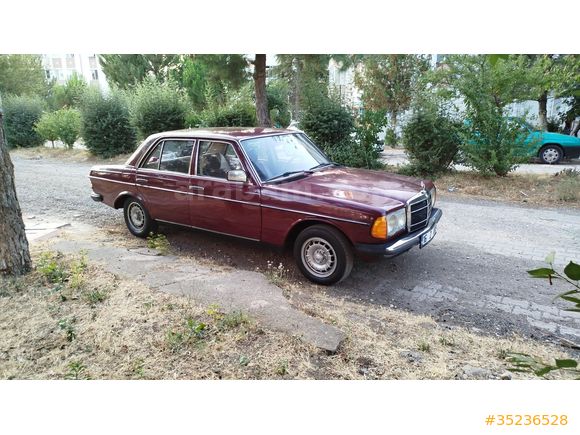 1977 Mercedes W123 240D