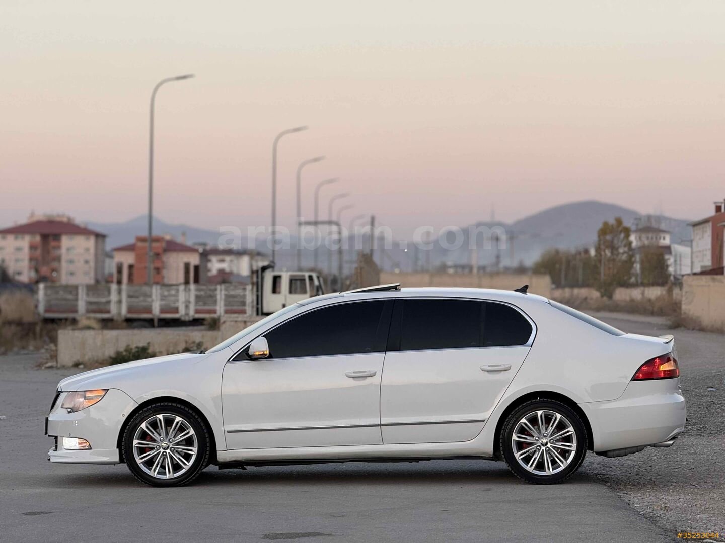 Galeriden Skoda SuperB 1.6 TDI Prestige 2013 Model Van 295.000 km Beyaz 6