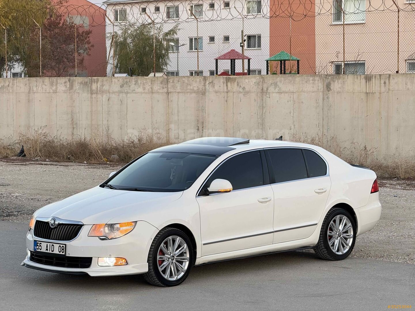 Galeriden Skoda SuperB 1.6 TDI Prestige 2013 Model Van 295.000 km Beyaz 1