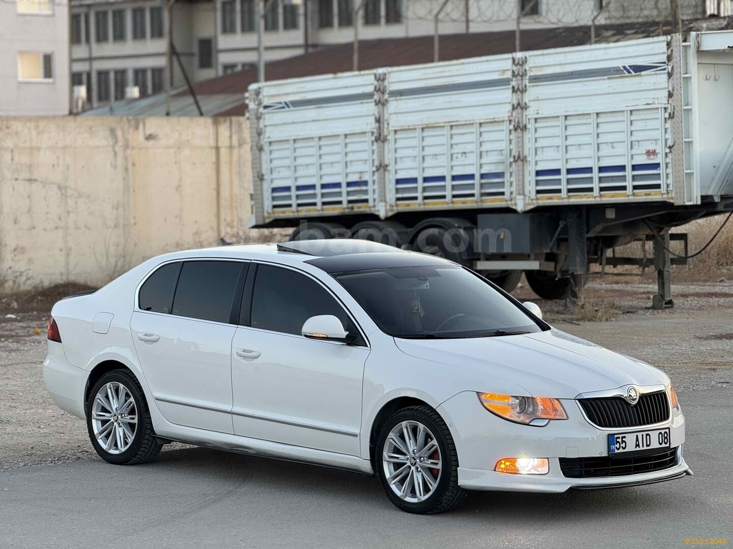 Galeriden Skoda SuperB 1.6 TDI Prestige 2013 Model Van 295.000 km Beyaz 2