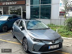 ERDEMLER'DEN 2021 TOYOTA COROLLA 1.8 HYBRİD FLAME X-PACK SUNROOF