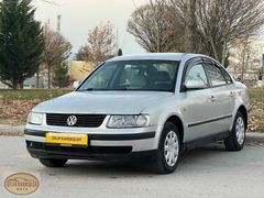 TEMİZ DÜZGÜN RENO PARASINA 2000 MODEL PASSAT