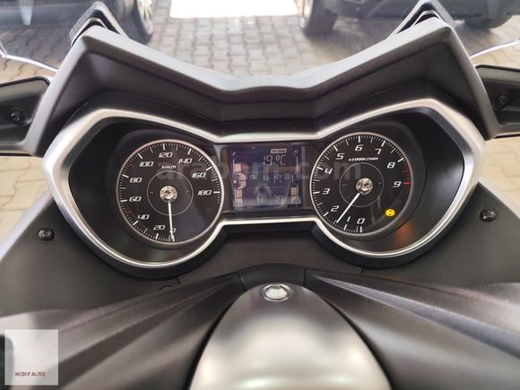 YAMAHA X MAX 400 TECH MAX HATASIZ ÇOK DÜŞÜK KM SERVİS BAKIMLI