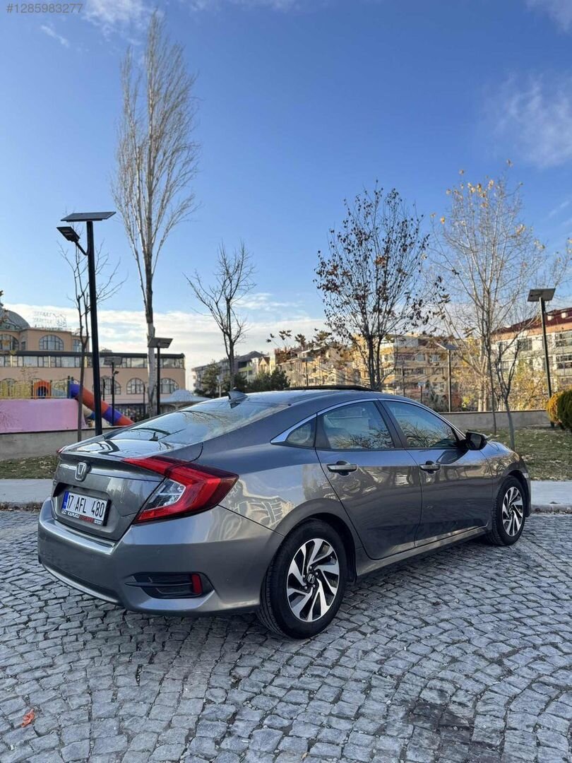 Galeriden Honda Civic 1.6i VTEC Eco Elegance 2018 Model Ankara 171.000 km Füme 4