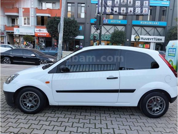 BURAK ŞAZ AUTO / HATASIZ FİESTA VAN 1.4