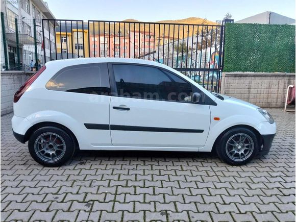 BURAK ŞAZ AUTO / HATASIZ FİESTA VAN 1.4