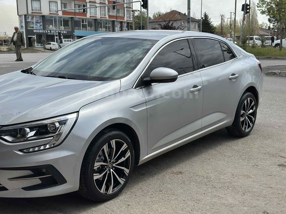 ACİL SATILIK Sahibinden Renault Megane 1.3 TCe Touch 2025 Model 