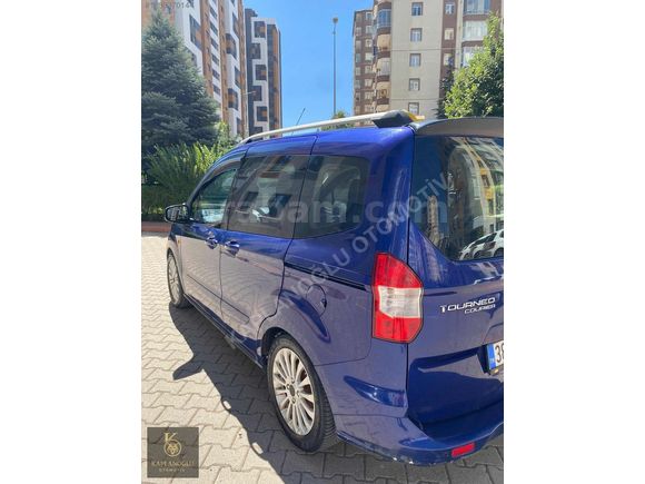 Ford Tourneo Courier Titanium