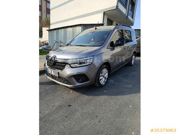 Sahibinden Renault Kangoo Multix 1.3 TCe Iconic 2024 Model