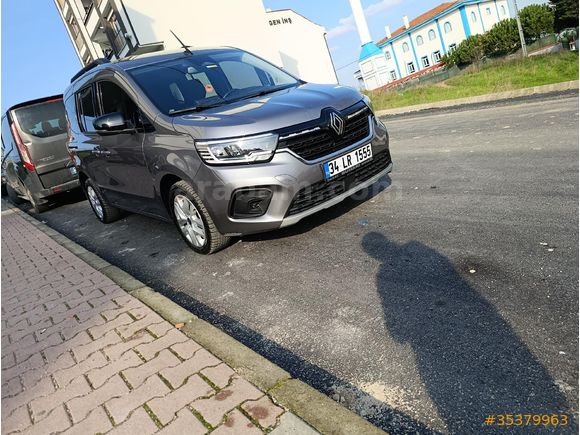 Sahibinden Renault Kangoo Multix 1.3 TCe Iconic 2024 Model