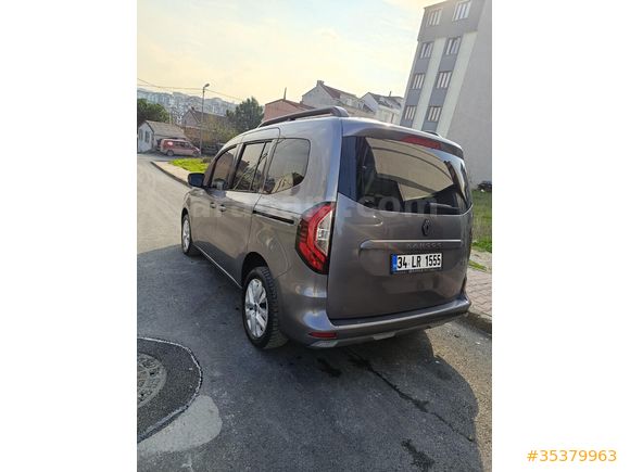 Sahibinden Renault Kangoo Multix 1.3 TCe Iconic 2024 Model