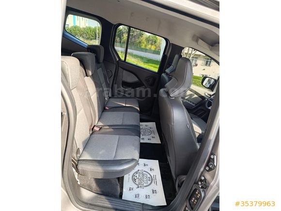 Sahibinden Renault Kangoo Multix 1.3 TCe Iconic 2024 Model