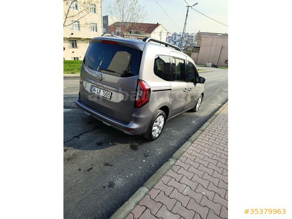 Sahibinden Renault Kangoo Multix 1.3 TCe Iconic 2024 Model