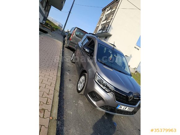 Sahibinden Renault Kangoo Multix 1.3 TCe Iconic 2024 Model