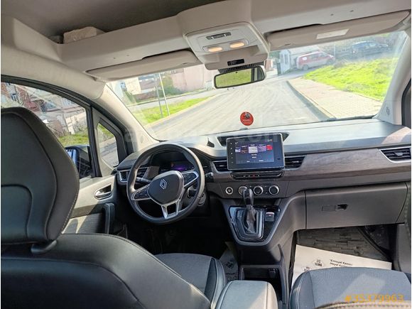 Sahibinden Renault Kangoo Multix 1.3 TCe Iconic 2024 Model