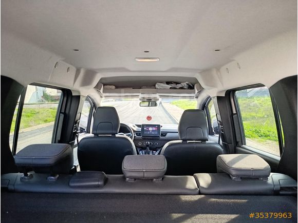 Sahibinden Renault Kangoo Multix 1.3 TCe Iconic 2024 Model