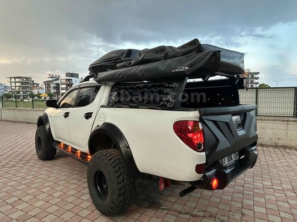 HATASIZ BOYASIZ TAKASLI 2014 DÜŞÜK KM BU DOLUKLUKTA FULL YAPILI L200 4x4