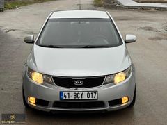 ACİL 2010 OTOMATİK KİA CERATO MOTOR YÜRÜR HATASIZ TAKAS OLUR