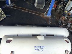 Mitsubishi yan plastik marşpiyeller