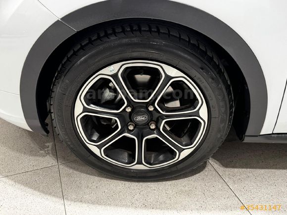 Sahibinden Ford Tourneo Courier 1.5 TDCi Titanium Plus 2022 Model