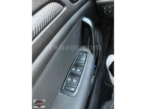 AUTO25 DEN MEGANE 4