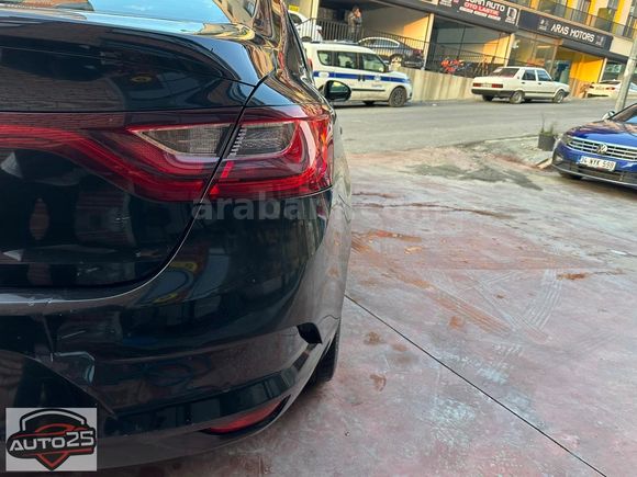 AUTO25 DEN MEGANE 4