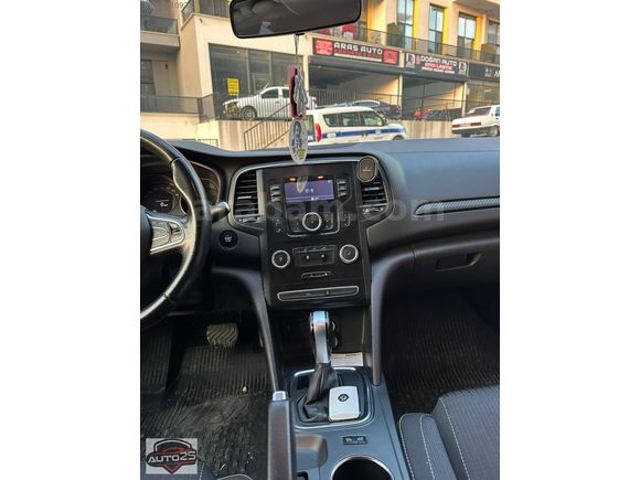 AUTO25 DEN MEGANE 4