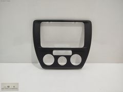 VOLKSWAGEN JETTA MAT SİYAH TEYP-KLİMA PANEL ÇERÇEVESİ