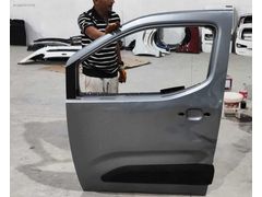 PEUGEOT RİFTER GRİ SOL ÖN KAPI ORJINAL LOKALLIK